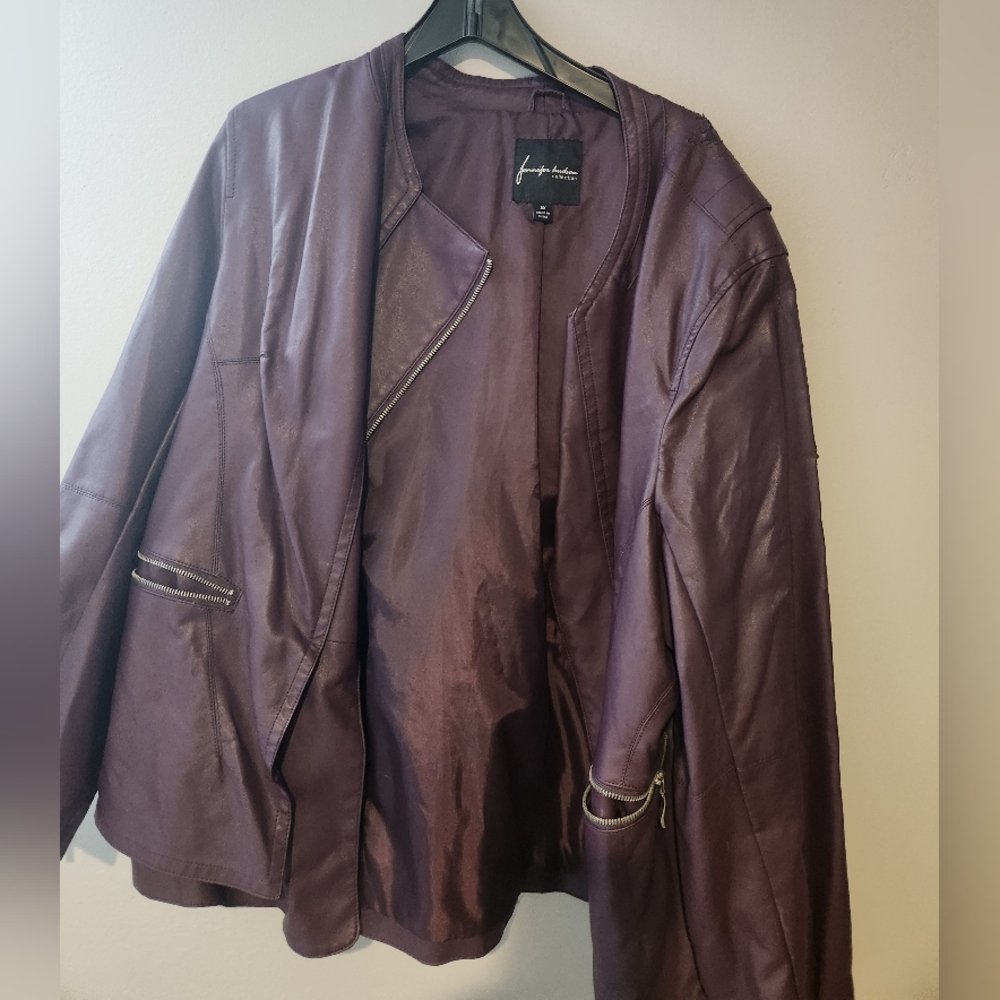 Elegant Women's Leather Jacket in Deep Purple